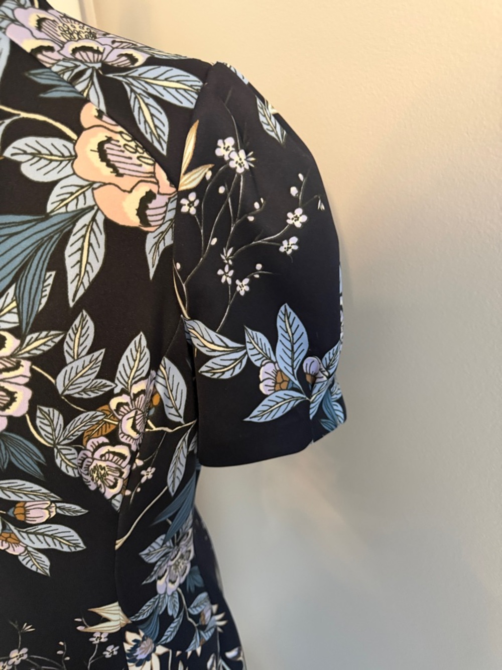 Vince Camuto Black Floral V-Neck Midi Dress with Blue and Pink Accents - Picture 6 of 12